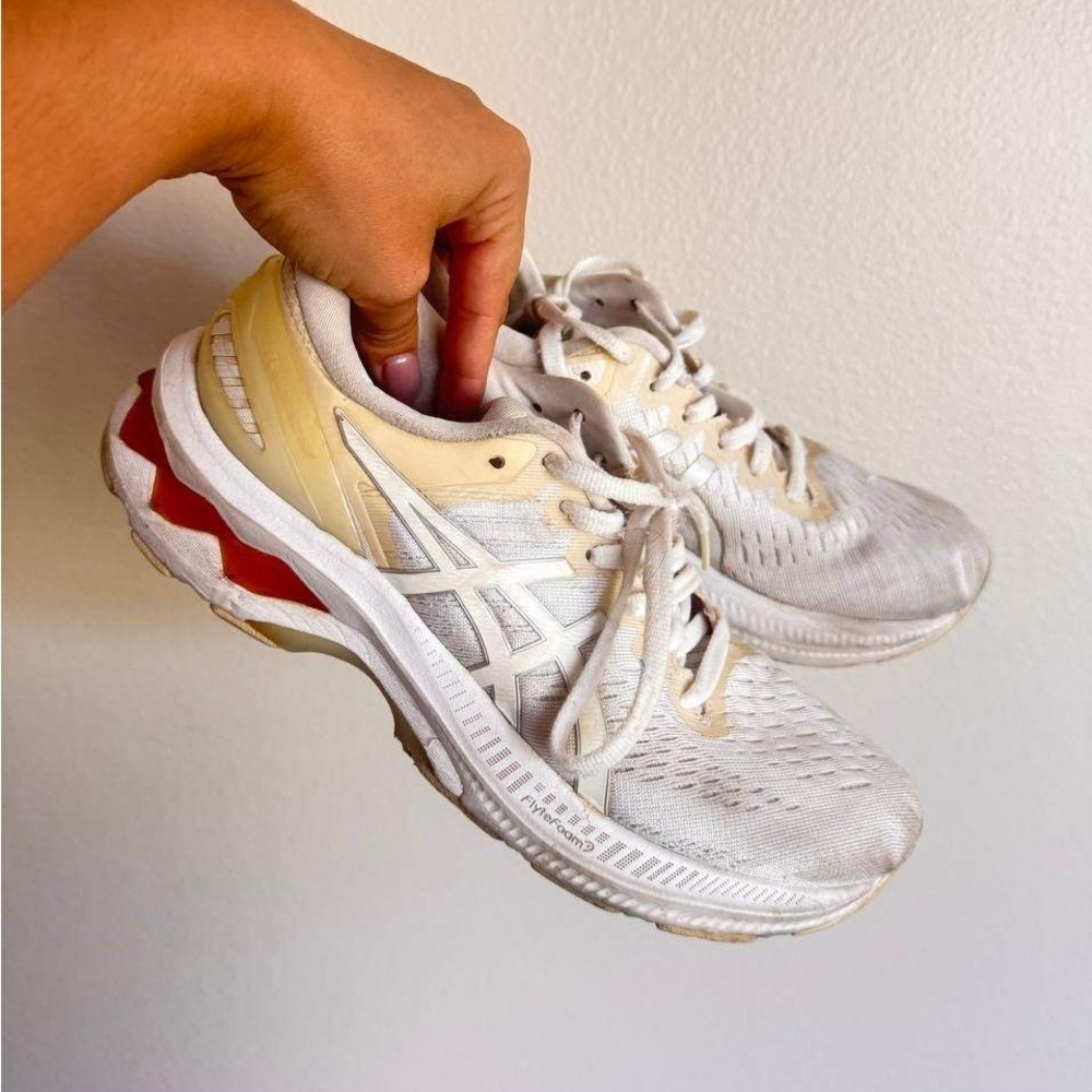 ASICS GEL Kayano 27 Womens 7 White Silver Gold Running Stability Athleisure